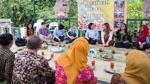 Mengintip Blusukan Bersahaja Istri Bill Gates di Jogja