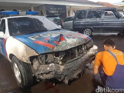 Mobil Patroli Polsek Cisaat Terbakar, Warga Sempat Dengar Ledakan