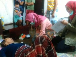 Dokter Puskesmas Datangi Lansia Sakit yang Dijenguk Veronica Ahok
