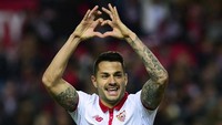 Musim panas ini Atletico Madrid menebus Vitolo dari Sevilla seharga 36 juta euro. Atletico meminjamkannya lagi ke Las Palmas terkait restriksi transfernya sampai Januari nanti. (Foto: AFP/CRISTINA QUICLER)