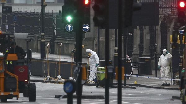 Tim Forensik Investigasi TKP Teror London