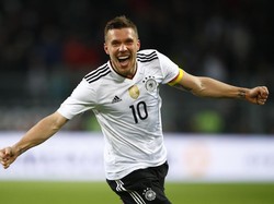 Wow! Lukas Podolski Mau Jadi Atlet Hoki Es