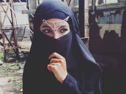 Foto: Gaya Hijab Si Manis Ariska, DJ Berhijab yang Jadi Viral