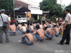 Hendak Tawuran, Puluhan Pelajar Dijemur di Polsek Ciracas