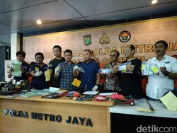 Polisi Tangkap Pencuri Modus Pecah Kaca Mobil di Jagakarsa