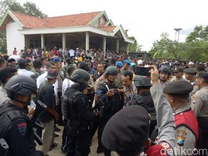 Dikira Pelaku Penculikan Anak, Orang Gila di Sampang Dihajar Warga