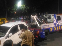 Setir Terkunci, Brio Nyungsep ke Selokan