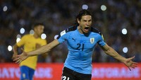 Uruguay sebenarnya unggul lebih dulu lewat penalti Edinson Cavani. REUTERS/Carlos Pazos.