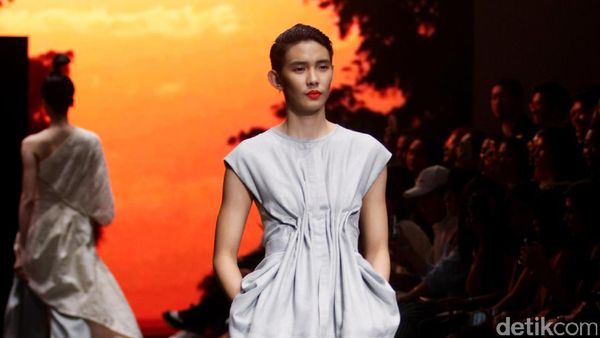 Foto: Koleksi Jeffry Tan di Plaza Indonesia Fashion Week 2017