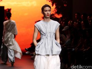 Foto: Koleksi Jeffry Tan di Plaza Indonesia Fashion Week 2017