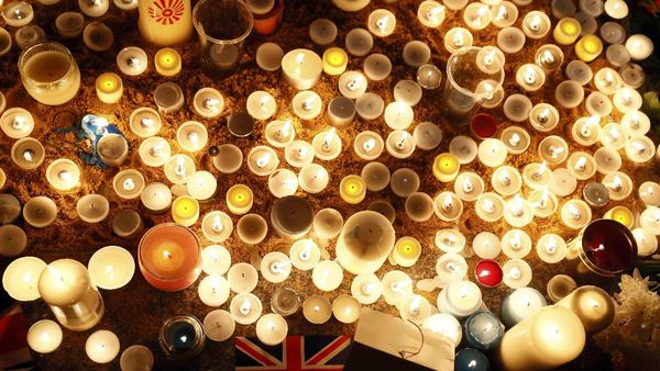 Ratusan Orang Berdoa untuk Korban Teror London