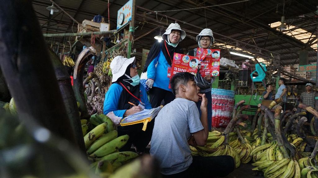 Berburu Dahak TB di Pasar Kramat Jati