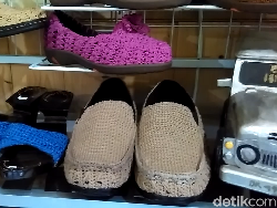 Bisnis Produk Rajutan, Wanita Ini Raup Omzet Puluhan Juta
