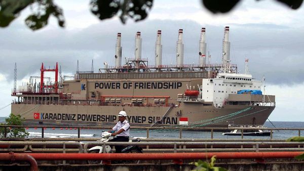 Deretan Kapal Genset Raksasa yang Terangi RI