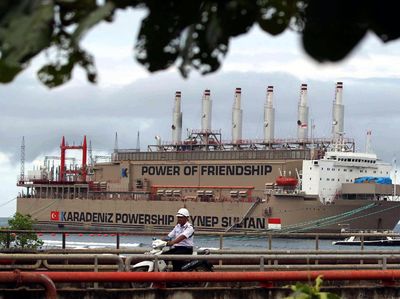 Deretan Kapal Genset Raksasa yang Terangi RI