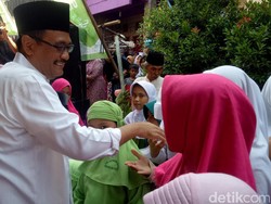 Anies Merasa Ditiru soal Peci, Djarot: Bung Karno yang Populerkan