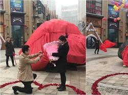 Bukan Cincin Berlian, Pria Ini Lamar Kekasihnya Pakai Batu 33 Ton