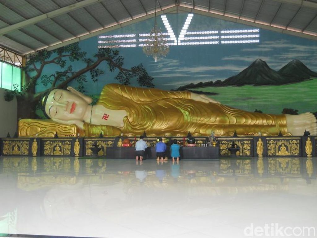 Foto: Patung Buddha Tidur di Indonesia Foto: Patung Buddha Tidur di Indonesia