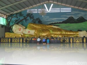 Foto: Patung Buddha Tidur di Indonesia Foto: Patung Buddha Tidur di Indonesia