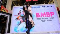 Baper Maksimal! Prilly Latuconsina Digendong Maxime Bottier