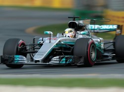 Kalahkan Vettel, Hamilton Pole di Melbourne