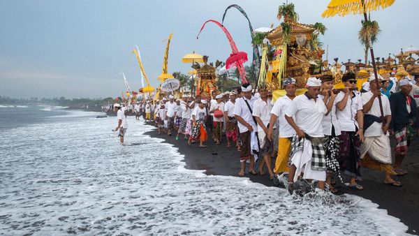 Upacara Melasti, Jelang Nyepi