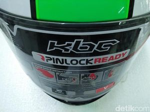 Ingat, Tear Off di Helm Kaca Datar Baiknya Dipakai Saat Balapan