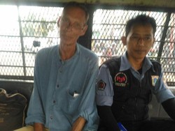 Dinsos Jaksel Selamatkan WN Inggris yang Menggelandang di Musala