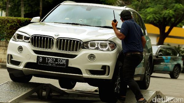 Merasakan Performa BMW Seri X di Senayan