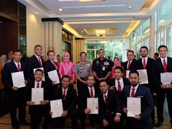 Bebaskan Ling Ling, Anggota Polri Diberi Penghargaan oleh PDRM