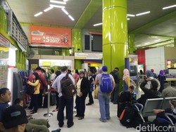 Curhat Penumpang yang Cari Tiket Mudik di Gambir