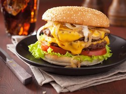 Yummy! Burger hingga Fish and Chips dengan Paduan Keju Leleh Ada di Sini