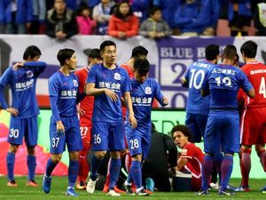 Injak Kaki Witsel, Pemain China Ini Dilarang Main 6 Bulan Injak Kaki Witsel, Pemain China Ini Dilarang Main 6 Bulan