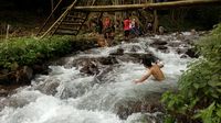 Segarnya bermain air sungai