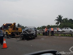 Lancer dan X-Trail Kecelakaan di KM 28, Jagorawi Arah Jakarta Macet