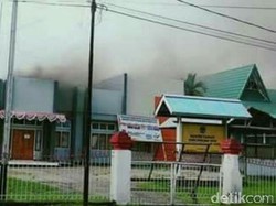 Jelang Rekapitulasi PSU, Kantor KPU Yapen Papua Terbakar