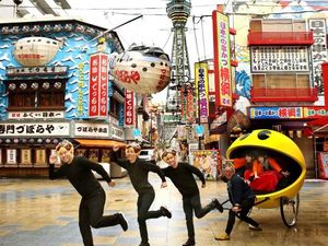 Serunya Naik Becak Tarik Bergaya Pac-Man di Osaka