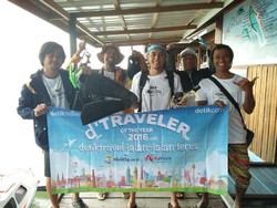 Walau Hujan, dTraveler 2016 Tetap Semangat Hoping Island di Derawan