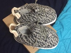 Keluar Rp 10 Juta Beli Sneakers Yeezy, yang Datang Malah Sandal Tidur