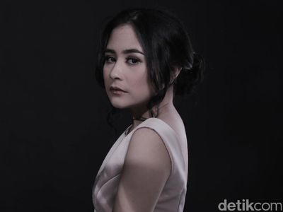 Pose Prilly Latuconsina yang Bikin Merinding