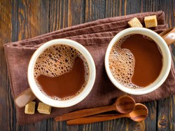 Hangatkan Tubuh dengan Secangkir Mocha Hangat