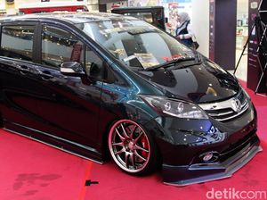 Begini Penampakan Honda Freed Berwarna Bunglon