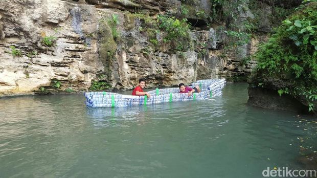 Perahu sampah botol plastik karya Subandi (dok eksklusif Subandi)
