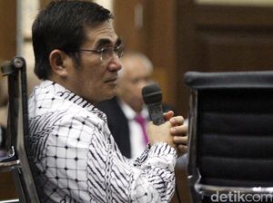 Mantan Ketua MK Bersaksi untuk Kasus Suap Akil Mochtar Mantan Ketua MK Bersaksi untuk Kasus Suap Akil Mochtar