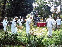 Puluhan Ogoh-ogoh Diarak Simbol Bersihkan Bumi dari Energi Negatif