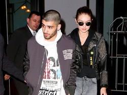 10.000 Orang Langsung Antre Sneakers yang Dipakai Gigi Hadid Ini