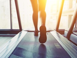 7 Tips Tetap Bugar Saat Harus di Rumah Saja