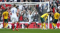 Inggris bisa menggandakan keunggulan di menit 66. Jamie Vardy menjadi pencetak golnya. Dia membukukan namanya dari jarak dekat, meneruskan umpan Adam Lallana. Reuters/Eddie Keogh.