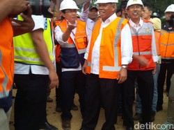 Cek Beban Kendaraan, Jembatan Cisomang Dipasang Timbangan Portable