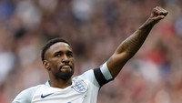 Jermain Defoe pernah begitu tajam saat berseragam Tottenham Hotspur, ketika bikin lima gol ke gawang Wigan di 2009, dalam kemenangan 9-1. Hebatnya, penyerang Inggris itu melakukannya hanya dalam 45 menit di babak kedua, termasuk membuat rekor hat-trick tercepat di Premier League. (Foto: Action Images via Reuters / John Sibley)
